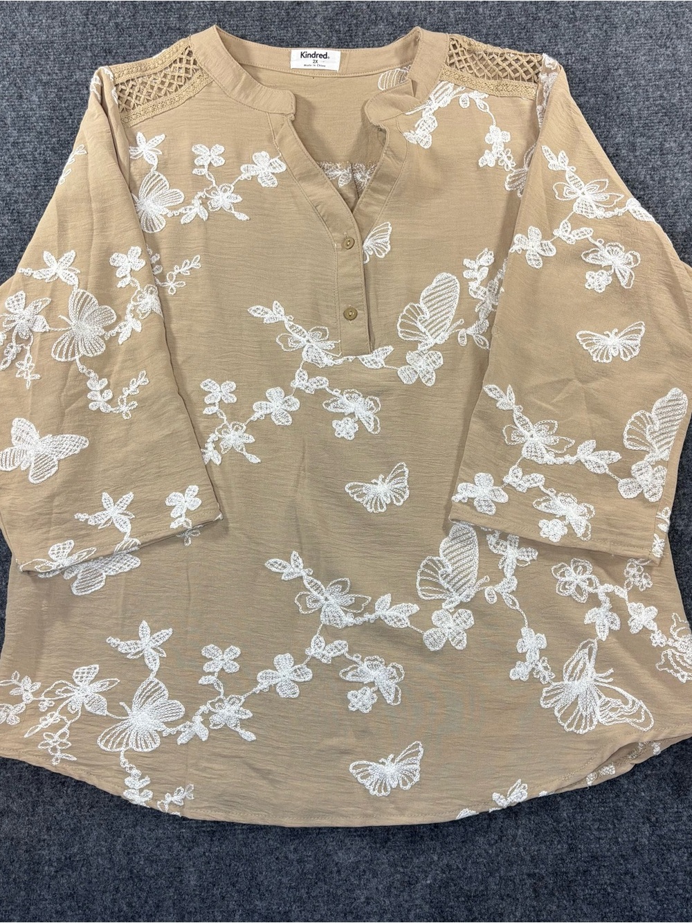 Kindred Anthropologie Tan White Butterfly Embroidered 3/4 Sleeve Blouse Size 2X